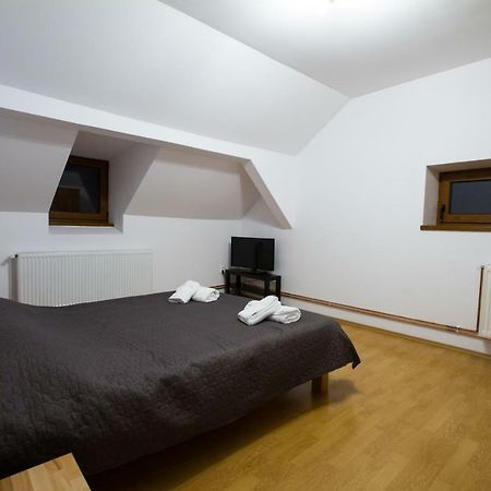 Pe Tocile Apartment Brasov Bagian luar foto