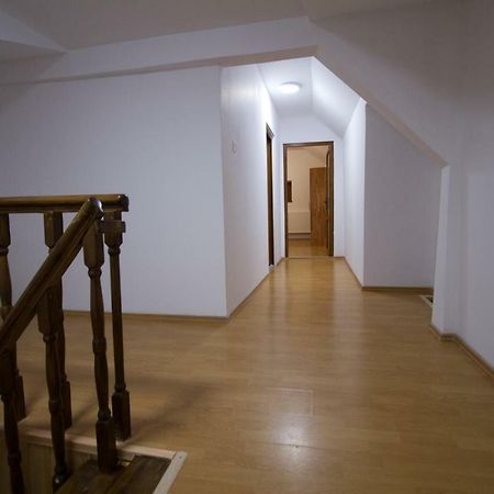 Pe Tocile Apartment Brasov Bagian luar foto