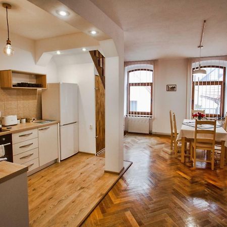 Pe Tocile Apartment Brasov Bagian luar foto