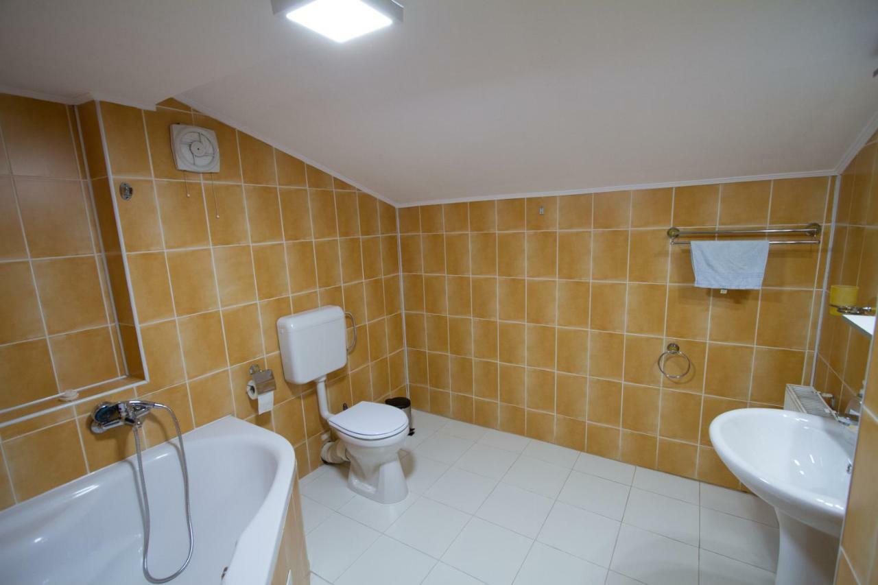 Pe Tocile Apartment Brasov Bagian luar foto