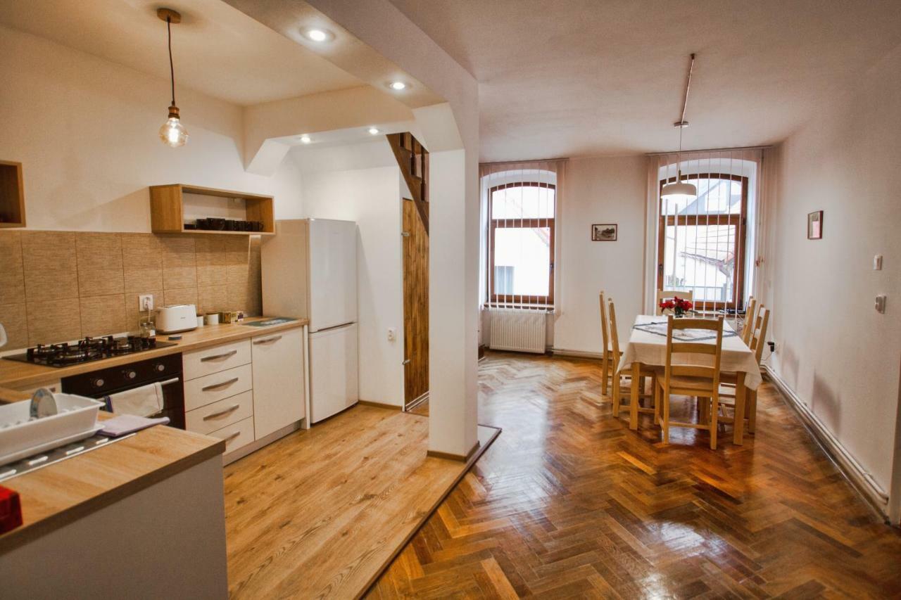 Pe Tocile Apartment Brasov Bagian luar foto