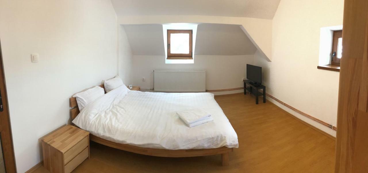 Pe Tocile Apartment Brasov Bagian luar foto