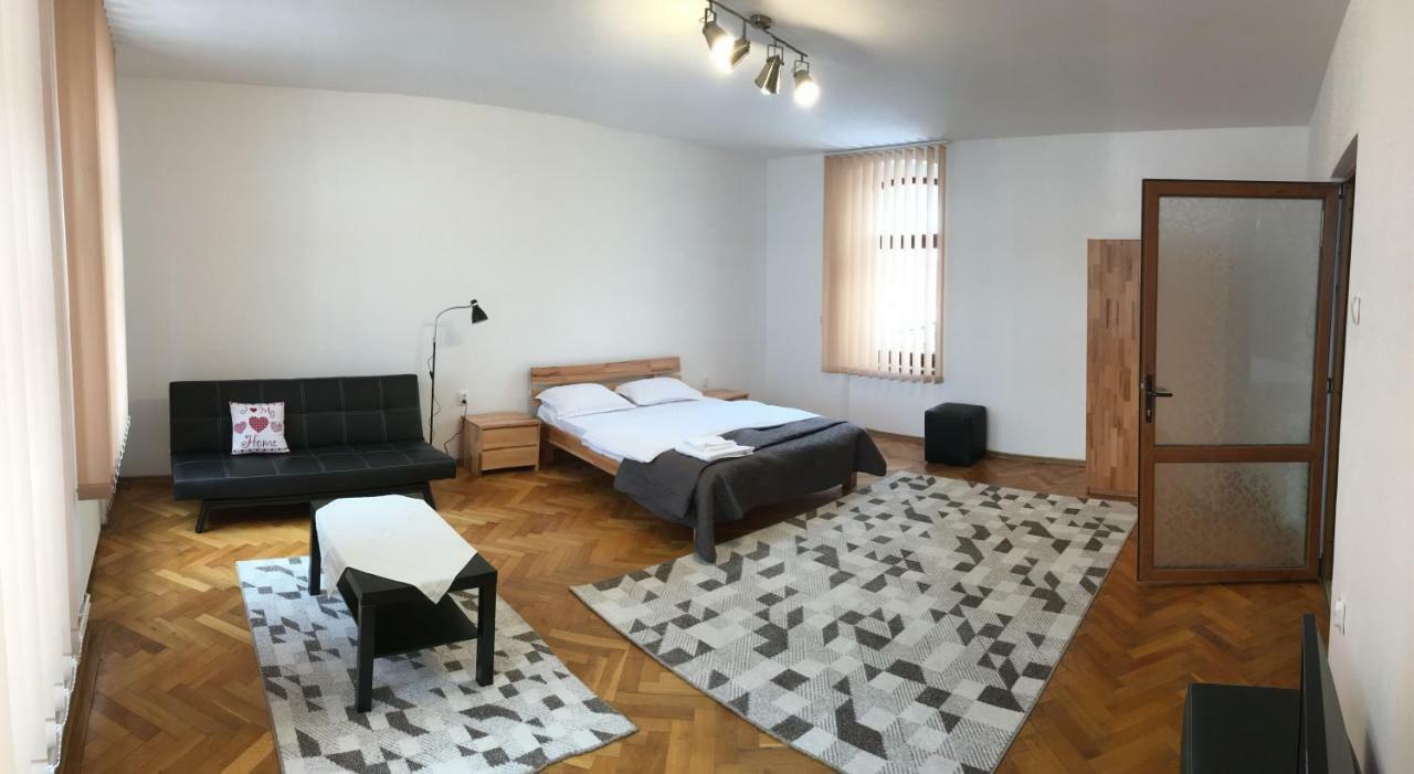 Pe Tocile Apartment Brasov Bagian luar foto