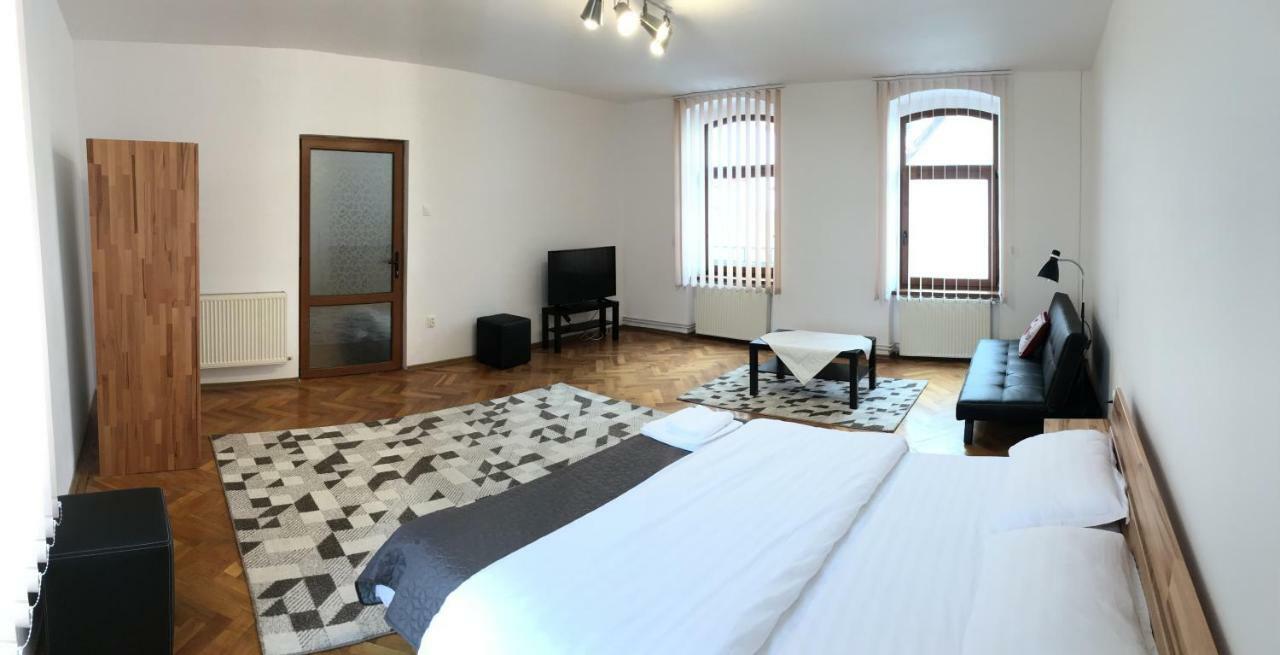 Pe Tocile Apartment Brasov Bagian luar foto