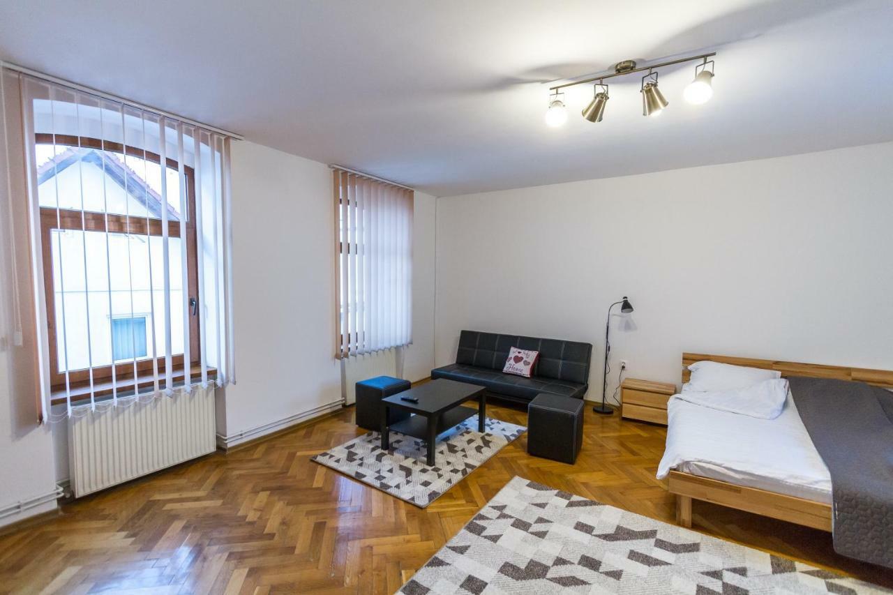 Pe Tocile Apartment Brasov Bagian luar foto