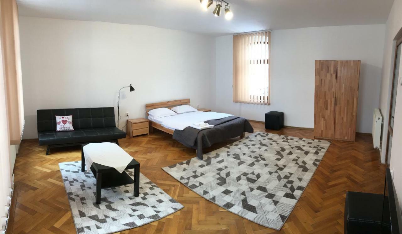 Pe Tocile Apartment Brasov Bagian luar foto