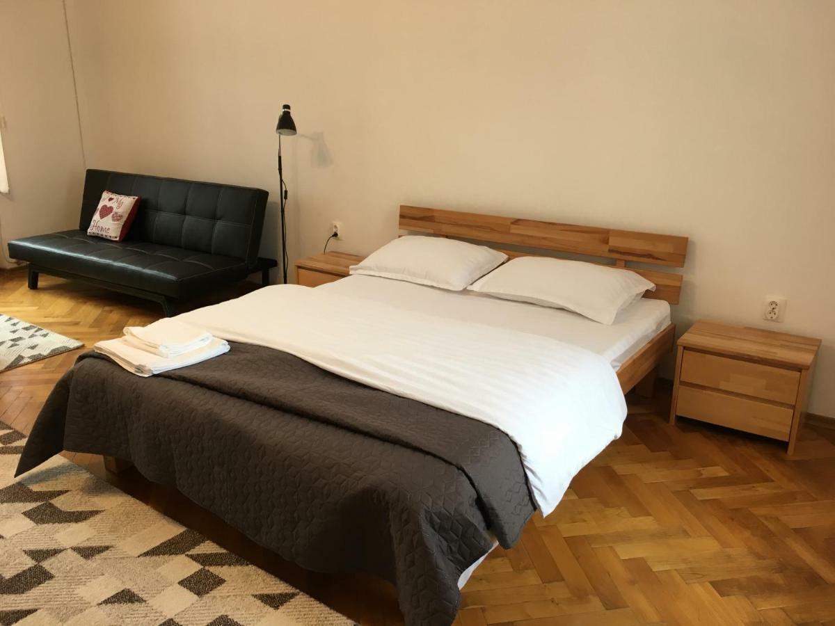 Pe Tocile Apartment Brasov Bagian luar foto