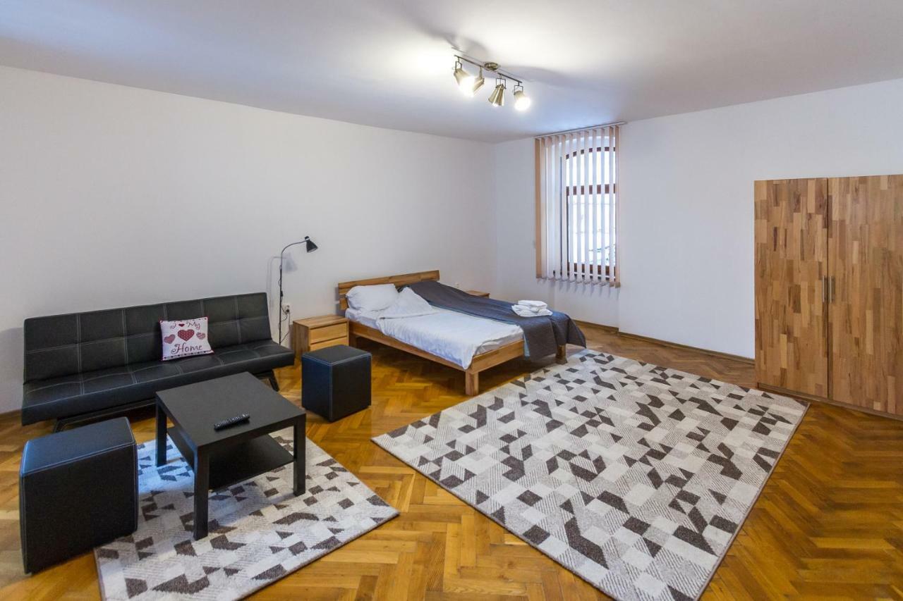 Pe Tocile Apartment Brasov Bagian luar foto