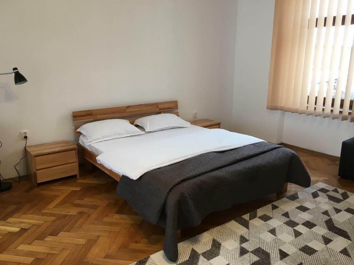 Pe Tocile Apartment Brasov Bagian luar foto