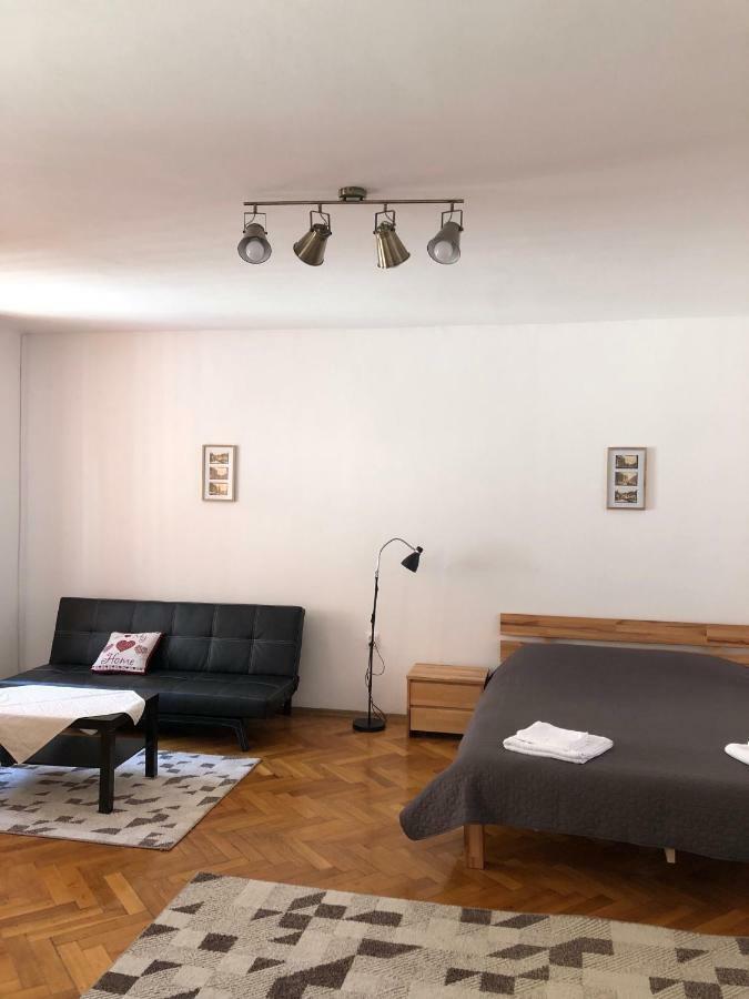 Pe Tocile Apartment Brasov Bagian luar foto